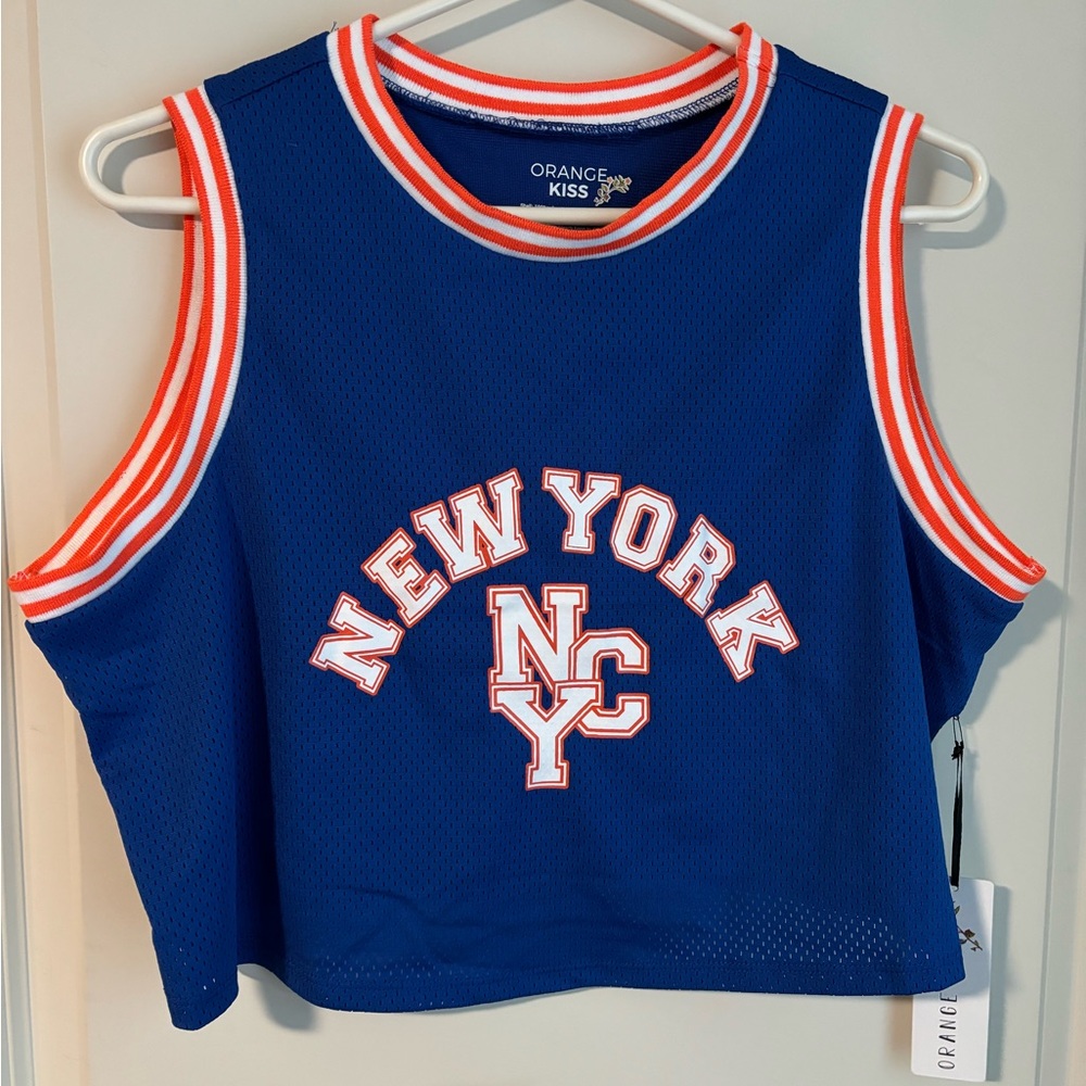 Adorable crop top!